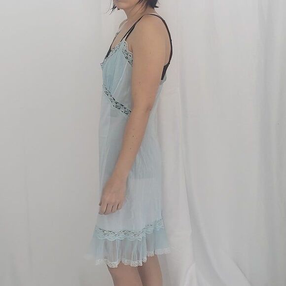 70s Baby Blue‎ Frilly Slip - Picture 2 of 4